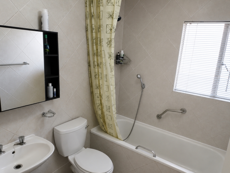 To Let 2 Bedroom Property for Rent in Lakefield Gauteng