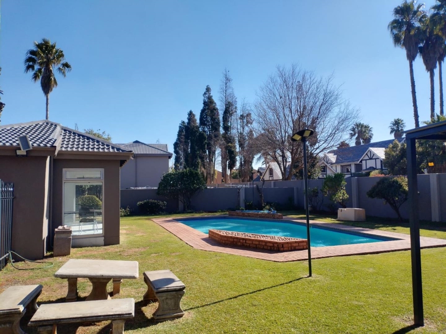 To Let 2 Bedroom Property for Rent in Lakefield Gauteng