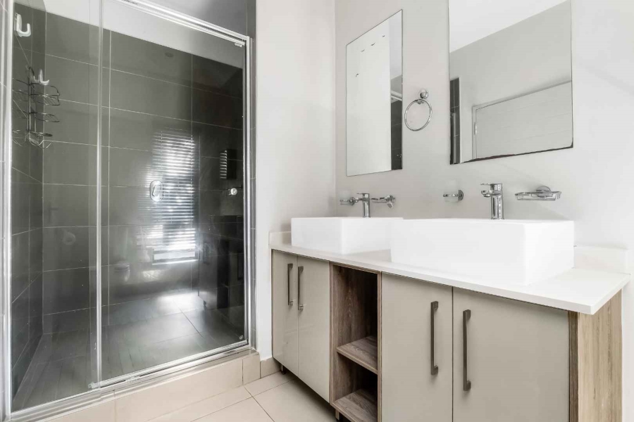 3 Bedroom Property for Sale in Broadacres Gauteng