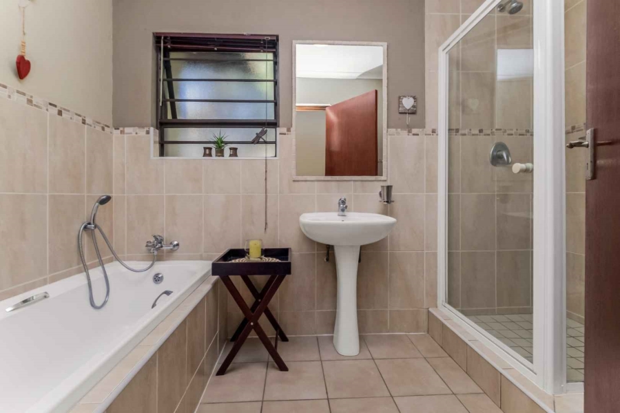 3 Bedroom Property for Sale in Broadacres Gauteng