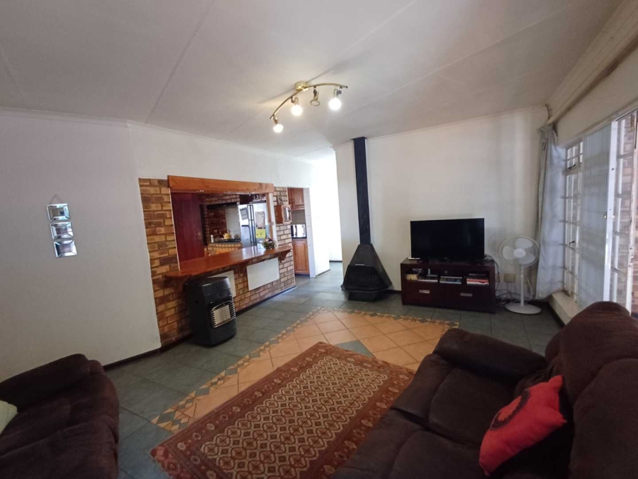 4 Bedroom Property for Sale in Mulbarton Gauteng