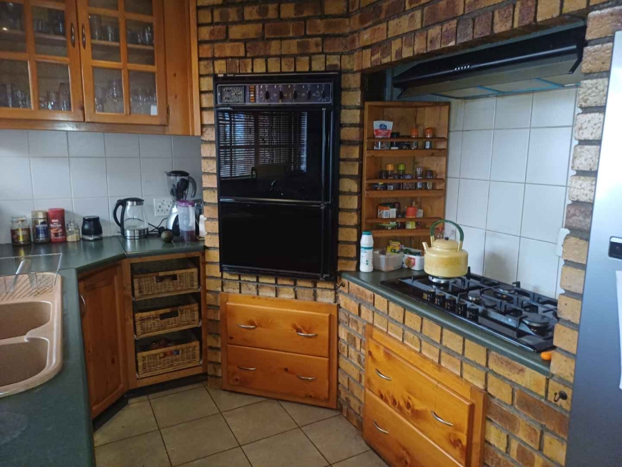 4 Bedroom Property for Sale in Mulbarton Gauteng