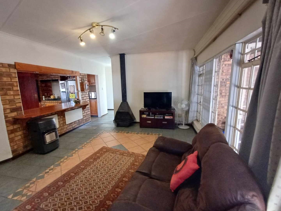 4 Bedroom Property for Sale in Mulbarton Gauteng