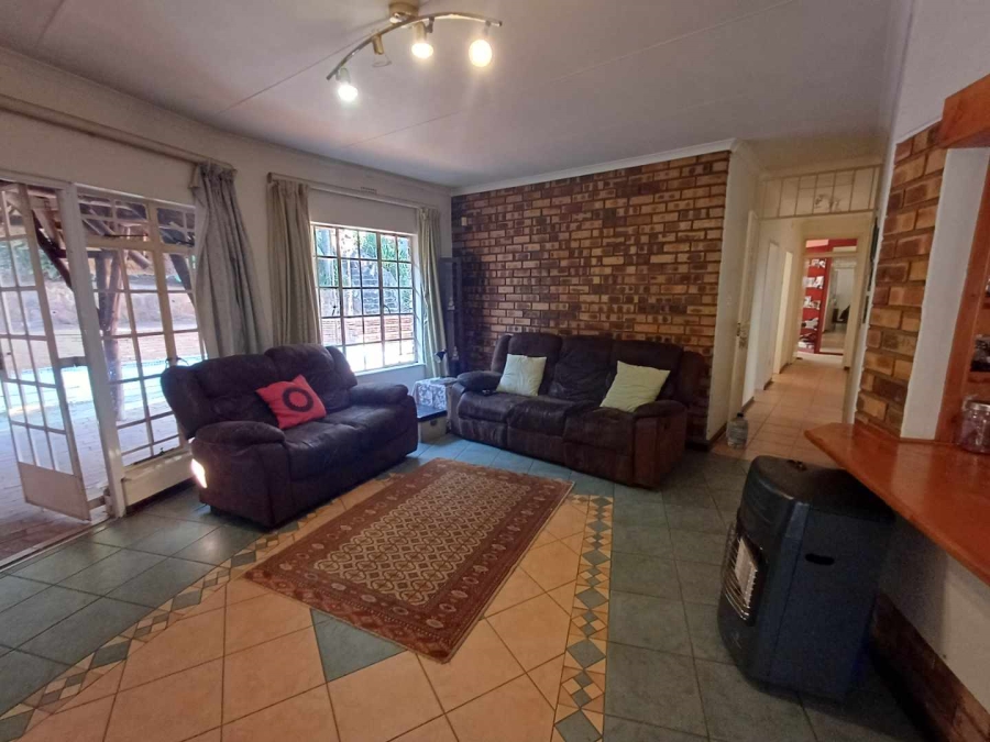 4 Bedroom Property for Sale in Mulbarton Gauteng