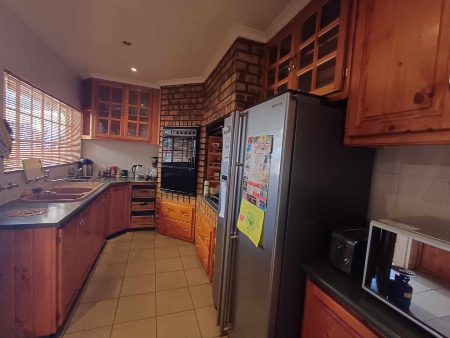 4 Bedroom Property for Sale in Mulbarton Gauteng