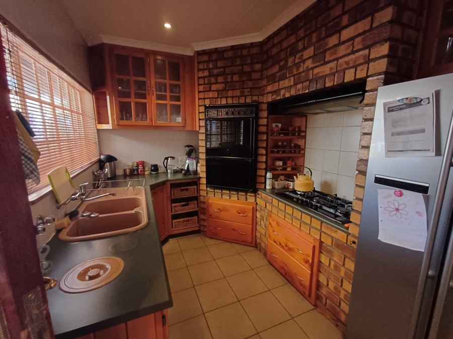 4 Bedroom Property for Sale in Mulbarton Gauteng
