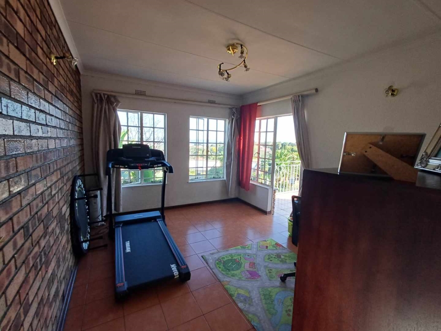 4 Bedroom Property for Sale in Mulbarton Gauteng
