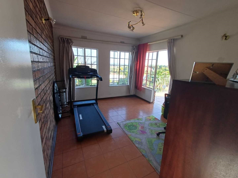 4 Bedroom Property for Sale in Mulbarton Gauteng