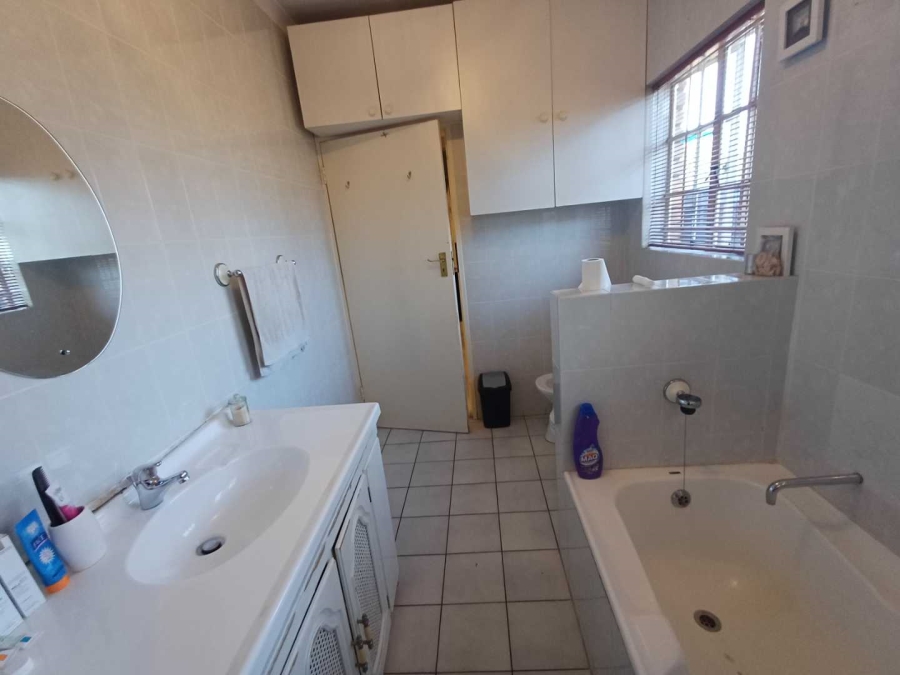 4 Bedroom Property for Sale in Mulbarton Gauteng