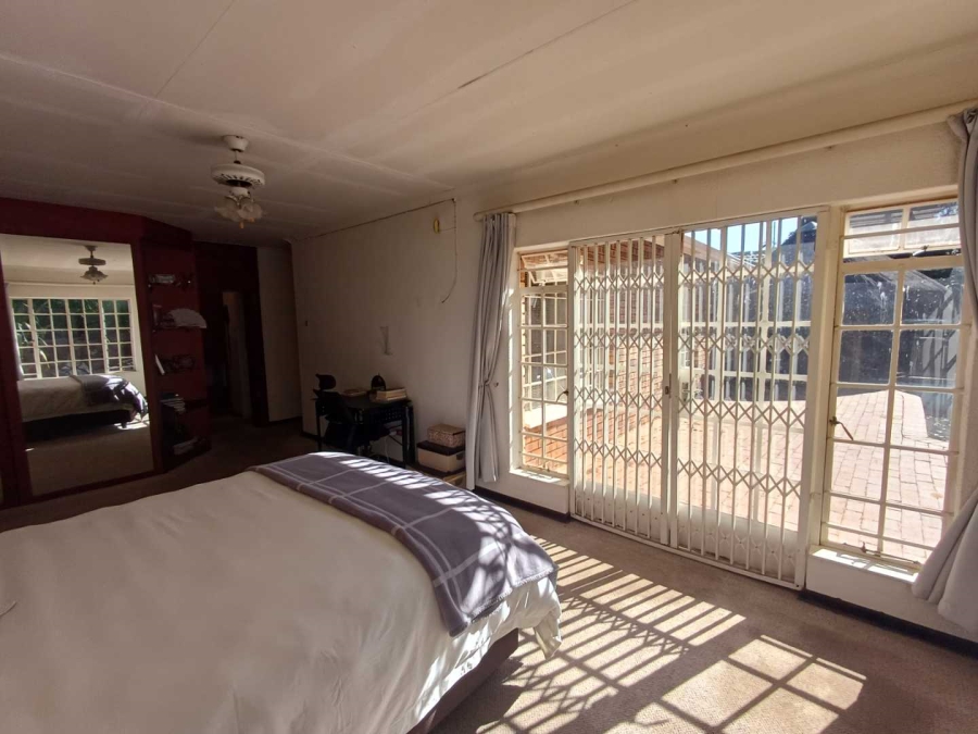 4 Bedroom Property for Sale in Mulbarton Gauteng