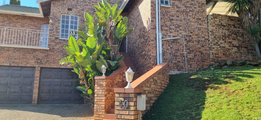 4 Bedroom Property for Sale in Mulbarton Gauteng