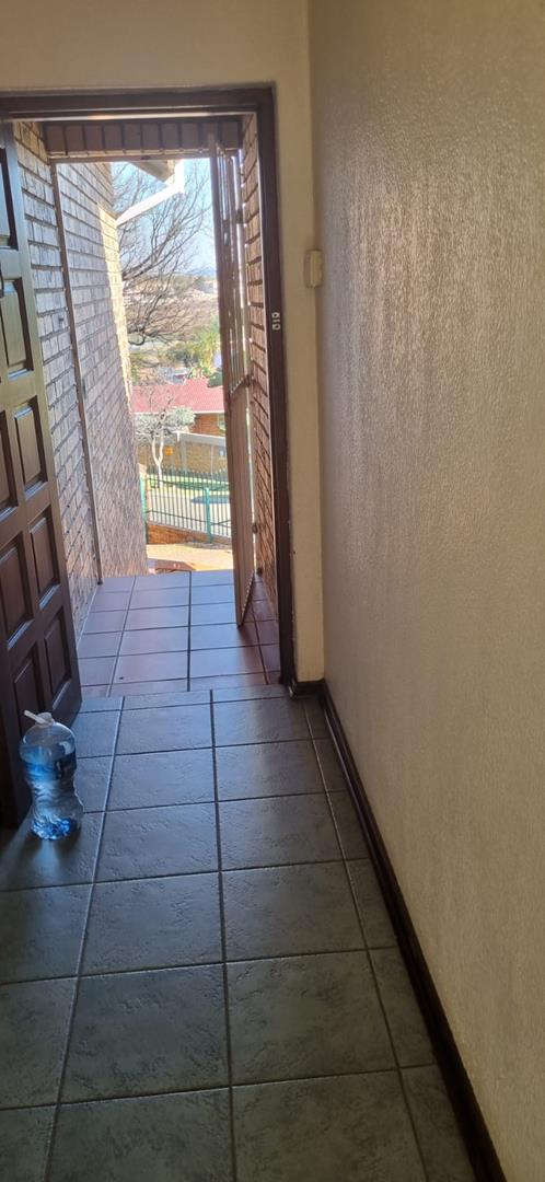 4 Bedroom Property for Sale in Mulbarton Gauteng