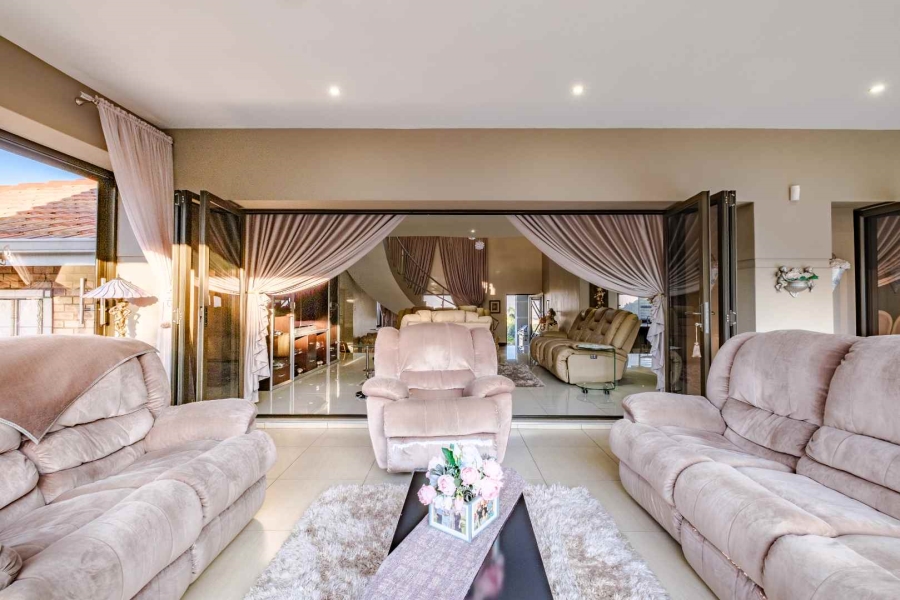 5 Bedroom Property for Sale in Blue Saddle Ranches Gauteng