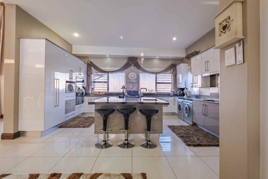 5 Bedroom Property for Sale in Blue Saddle Ranches Gauteng