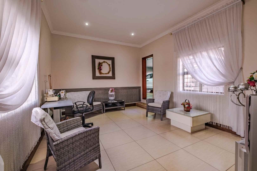 5 Bedroom Property for Sale in Blue Saddle Ranches Gauteng