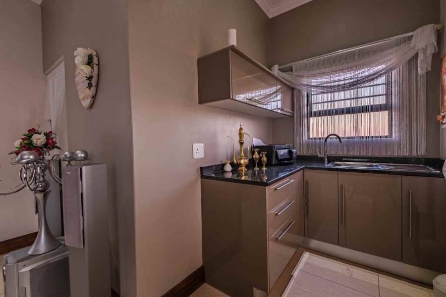 5 Bedroom Property for Sale in Blue Saddle Ranches Gauteng