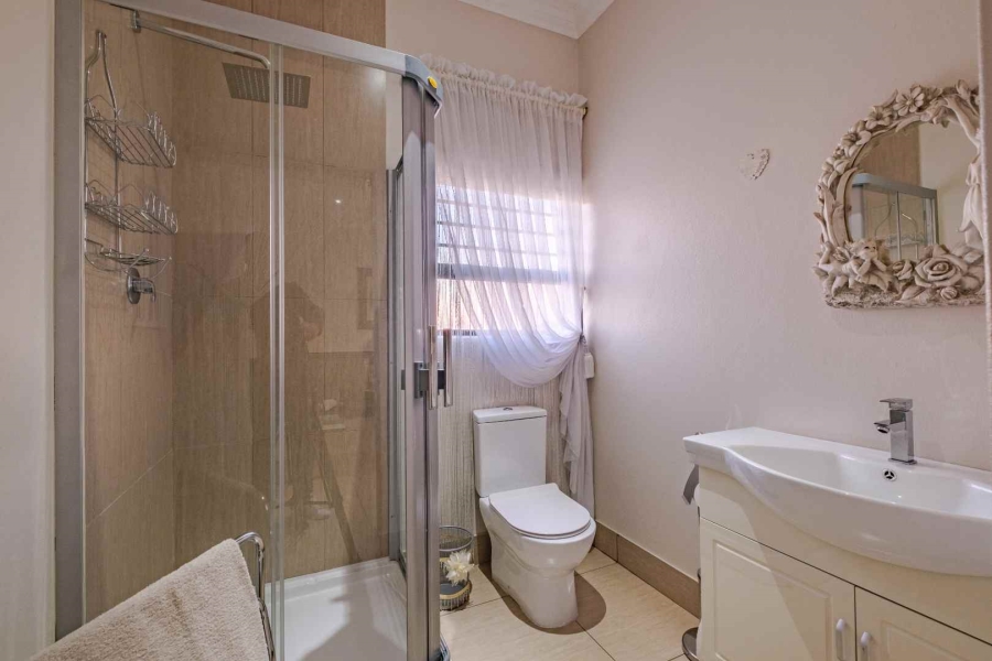 5 Bedroom Property for Sale in Blue Saddle Ranches Gauteng
