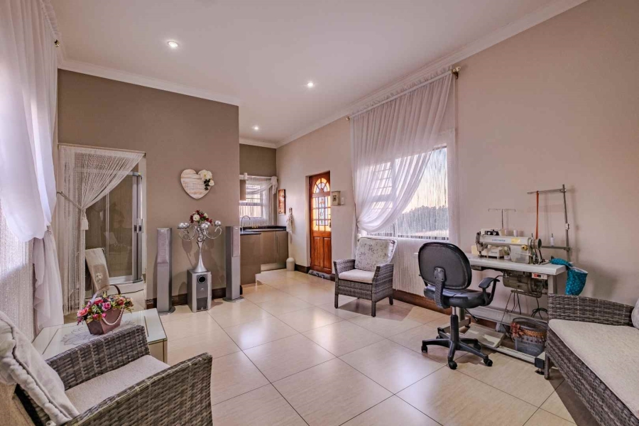 5 Bedroom Property for Sale in Blue Saddle Ranches Gauteng