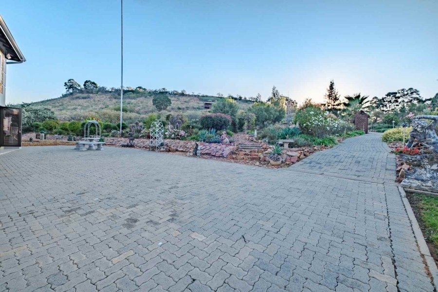 5 Bedroom Property for Sale in Blue Saddle Ranches Gauteng