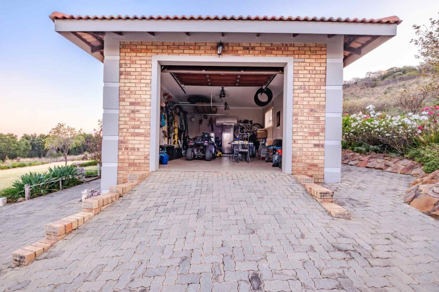 5 Bedroom Property for Sale in Blue Saddle Ranches Gauteng