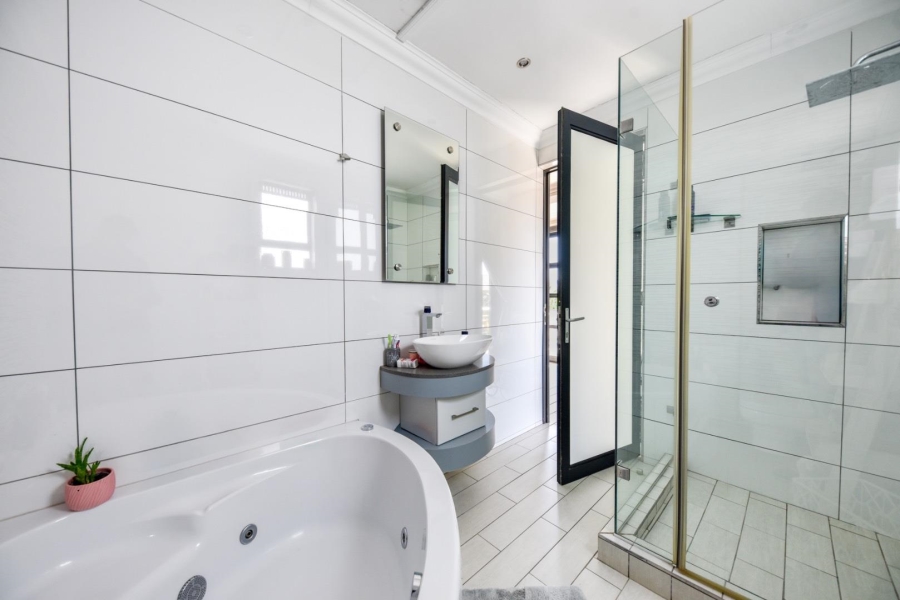4 Bedroom Property for Sale in Lombardy Estate Gauteng