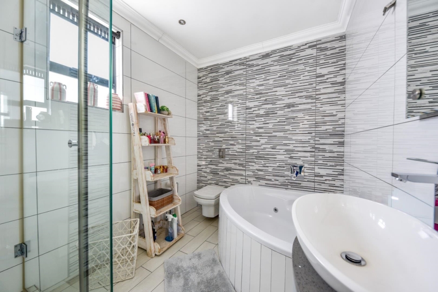4 Bedroom Property for Sale in Lombardy Estate Gauteng