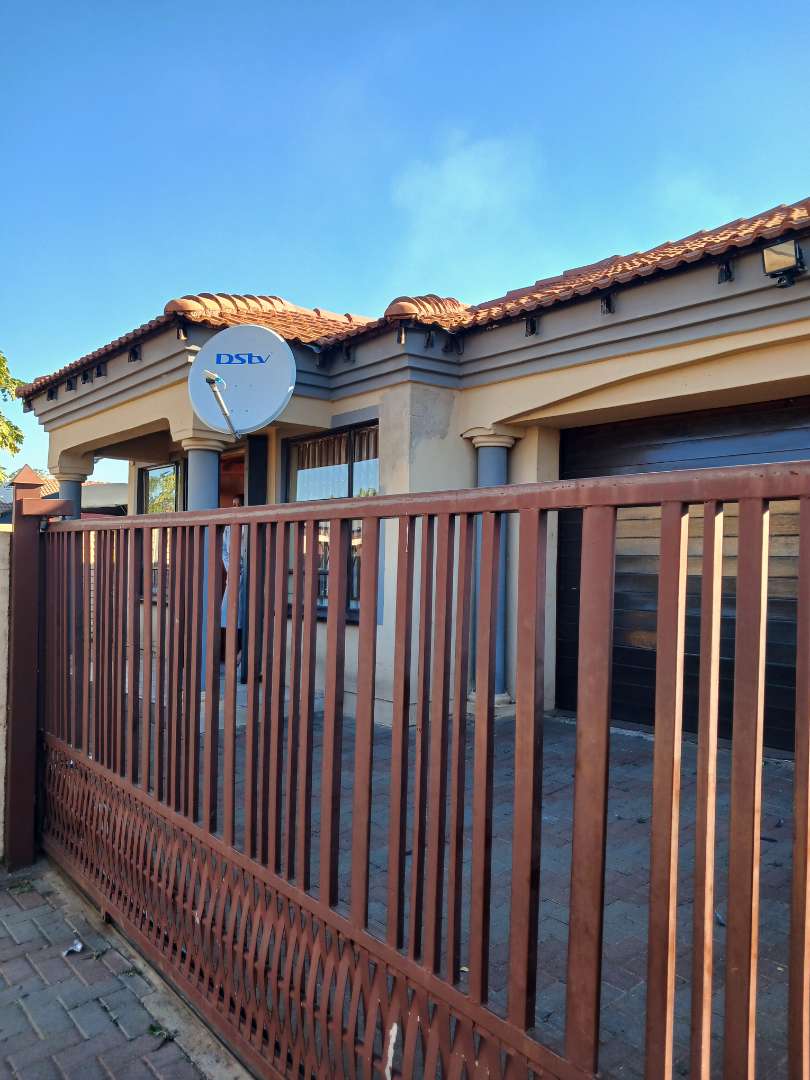 3 Bedroom Property for Sale in Nkwe Estate Gauteng
