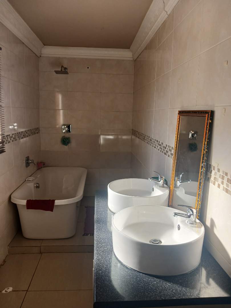 3 Bedroom Property for Sale in Nkwe Estate Gauteng