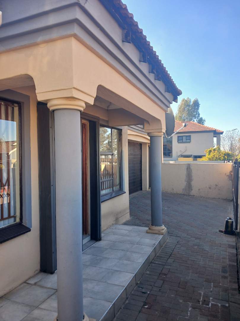 3 Bedroom Property for Sale in Nkwe Estate Gauteng