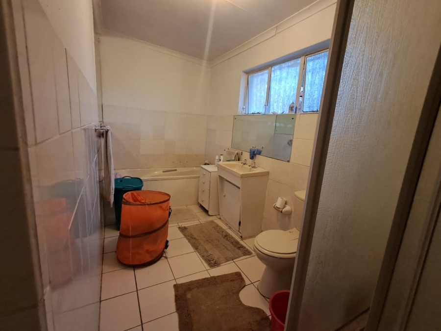 To Let 3 Bedroom Property for Rent in The Hill Gauteng