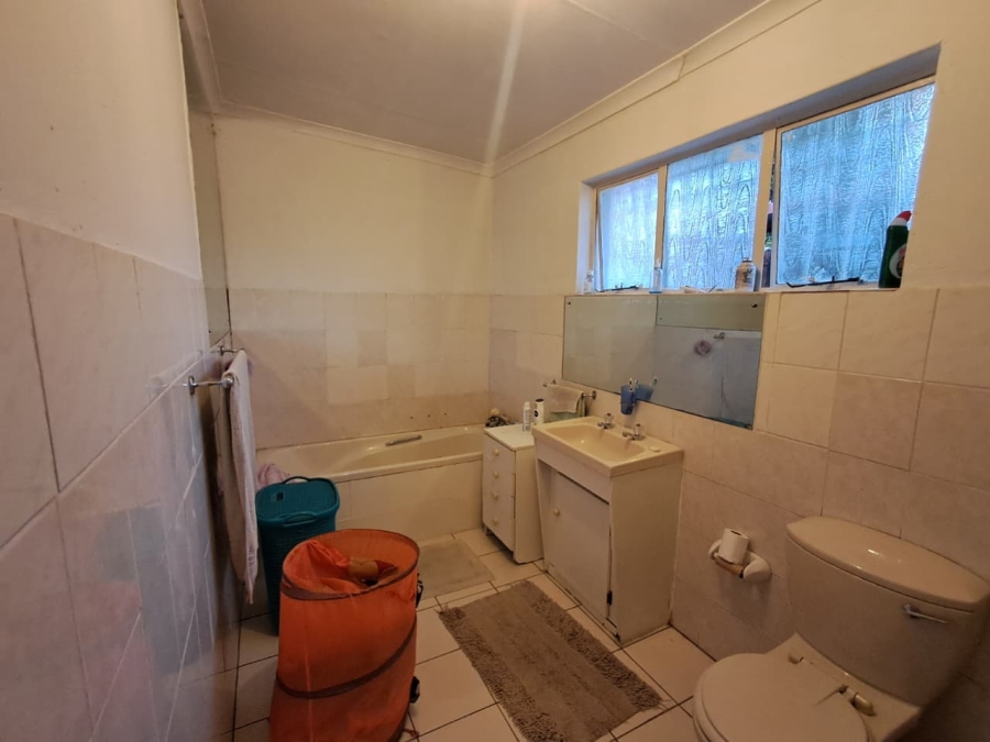 To Let 3 Bedroom Property for Rent in The Hill Gauteng