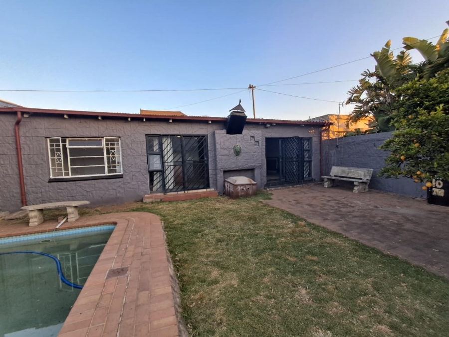 To Let 3 Bedroom Property for Rent in The Hill Gauteng