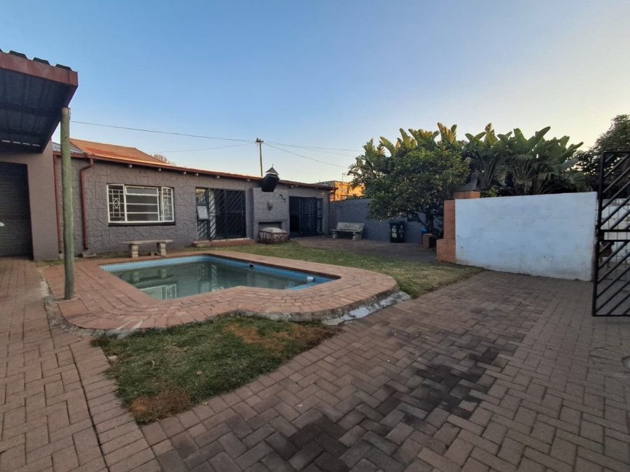 To Let 3 Bedroom Property for Rent in The Hill Gauteng