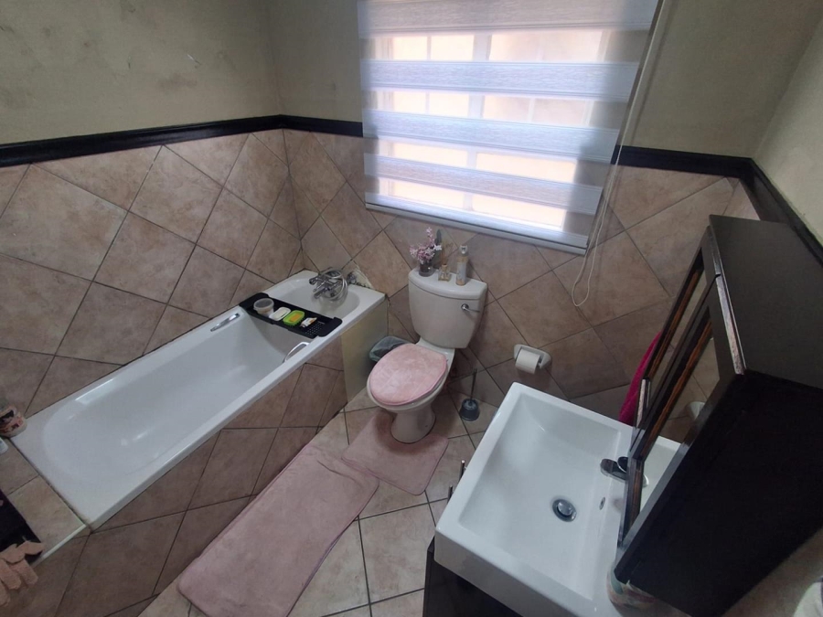4 Bedroom Property for Sale in Liefde en Vrede Gauteng