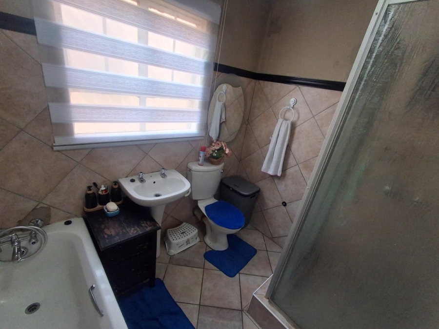 4 Bedroom Property for Sale in Liefde en Vrede Gauteng