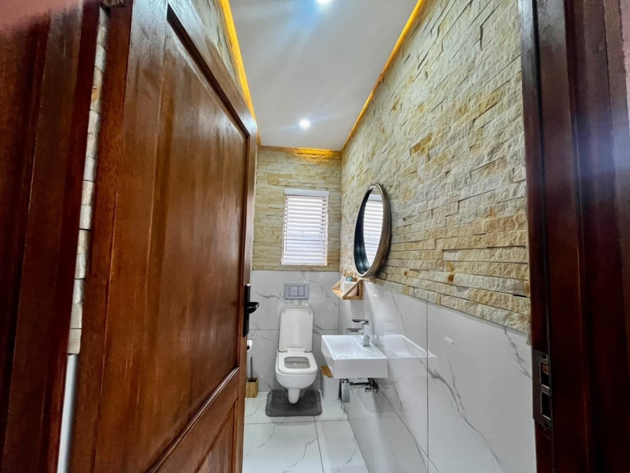 4 Bedroom Property for Sale in Willow Acres Gauteng