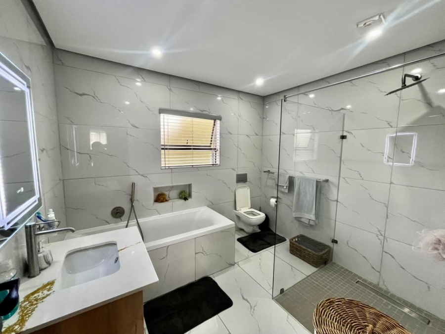 4 Bedroom Property for Sale in Willow Acres Gauteng