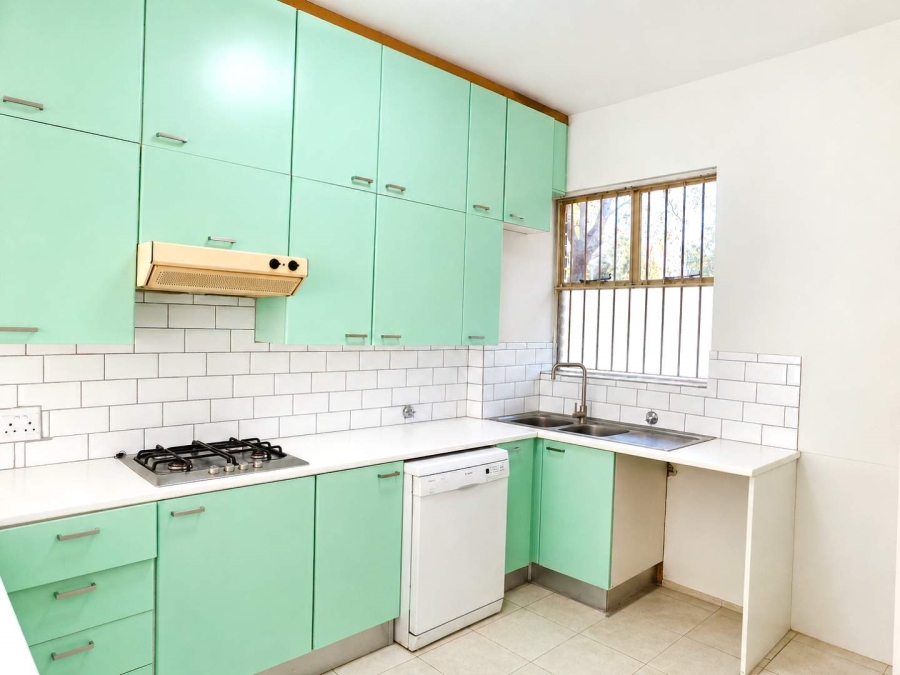 To Let 2 Bedroom Property for Rent in Illovo Gauteng