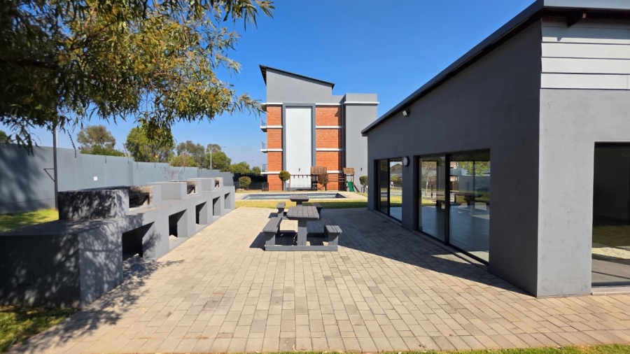 2 Bedroom Property for Sale in Die Hoewes Gauteng