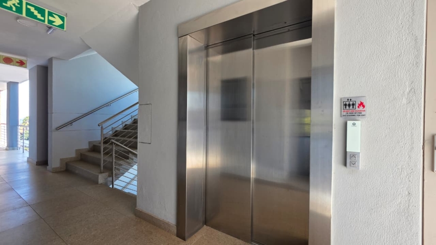2 Bedroom Property for Sale in Die Hoewes Gauteng