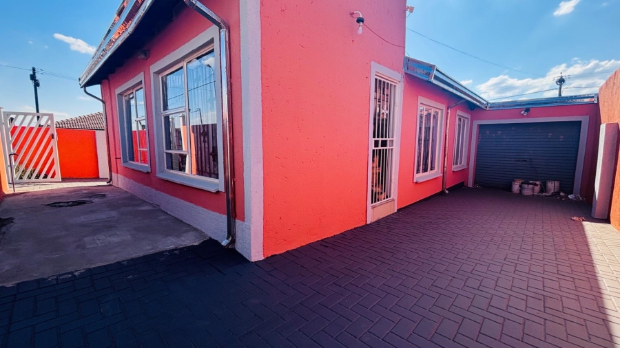 3 Bedroom Property for Sale in Morula View Gauteng