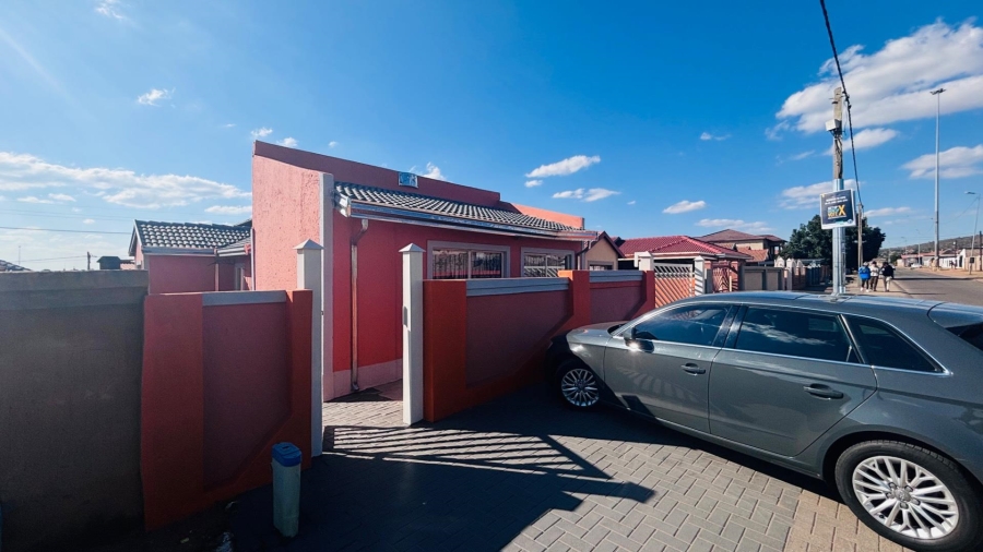 3 Bedroom Property for Sale in Morula View Gauteng