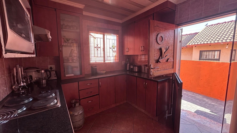 3 Bedroom Property for Sale in Morula View Gauteng
