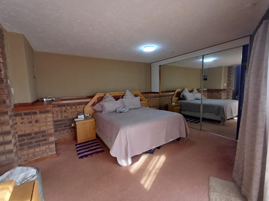 4 Bedroom Property for Sale in Glenvista Gauteng