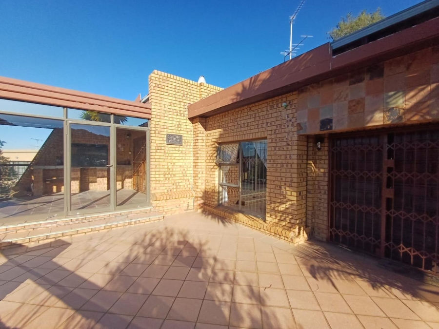 4 Bedroom Property for Sale in Glenvista Gauteng