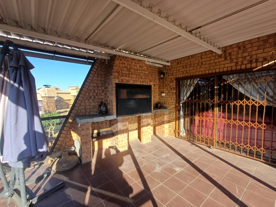 4 Bedroom Property for Sale in Glenvista Gauteng