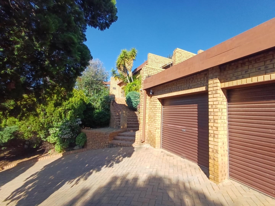 4 Bedroom Property for Sale in Glenvista Gauteng