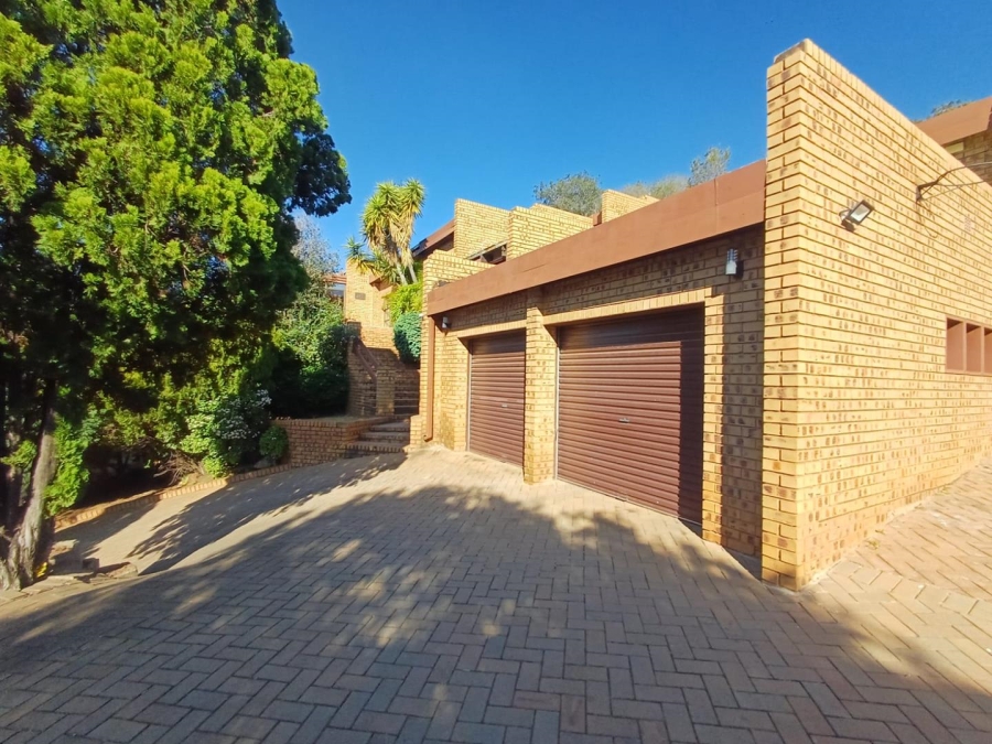4 Bedroom Property for Sale in Glenvista Gauteng