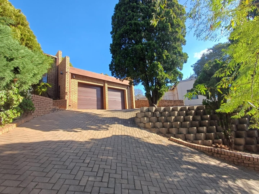 4 Bedroom Property for Sale in Glenvista Gauteng