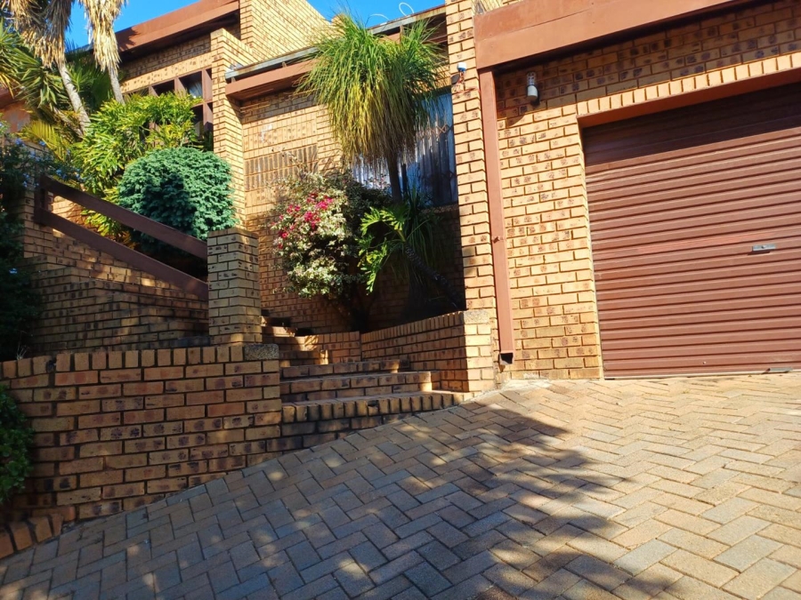 4 Bedroom Property for Sale in Glenvista Gauteng